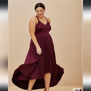 Never-worn Size 12 Torrid Burgundy Maxi Satin Corset Back Gown with Pockets!